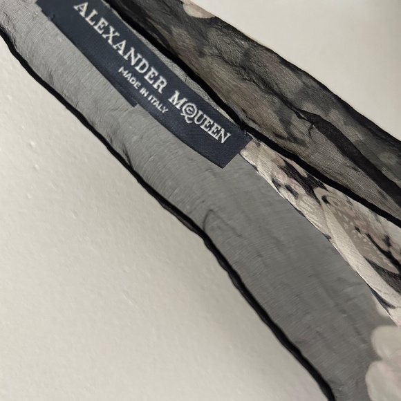 Alexander McQueen Black semi-sheer floral skull print scarf - Picture 6 of 9
